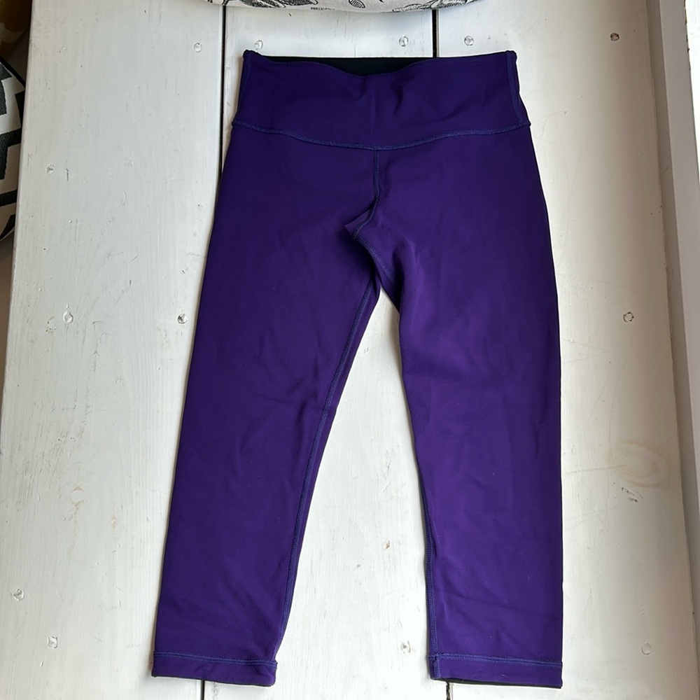 Lululemon Purple/Black Reversible Cropped Leggings size 4